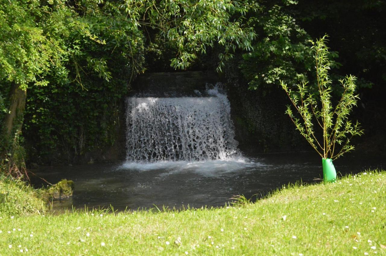 Les Gites Insolites De La Cascade Lespesses Eksteriør bilde